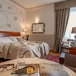 オテル アンバシアトリ 4*