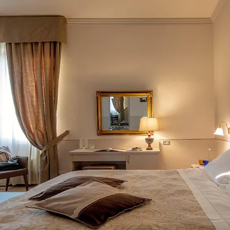 מלון Ambasciatori 4*