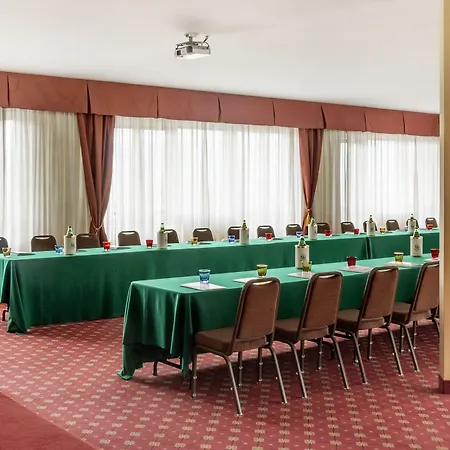 Ambasciatori מלון